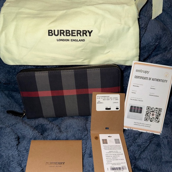 Burberry Handbags - NWT Burberry Navy and Gray Checkered Zippy Wallet